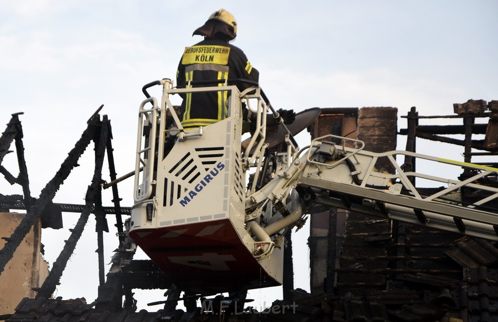 Feuer 2 Vollbrand Reihenhaus Roggendorf Berrischstr P130.JPG - Miklos Laubert